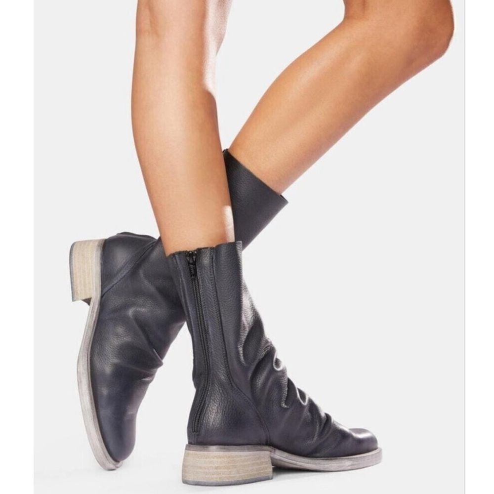 Free People Black Leather Combat Moto Boots Relaxed Shaft Slouchy sz 8 Boho Chic - Picture 12 of 16